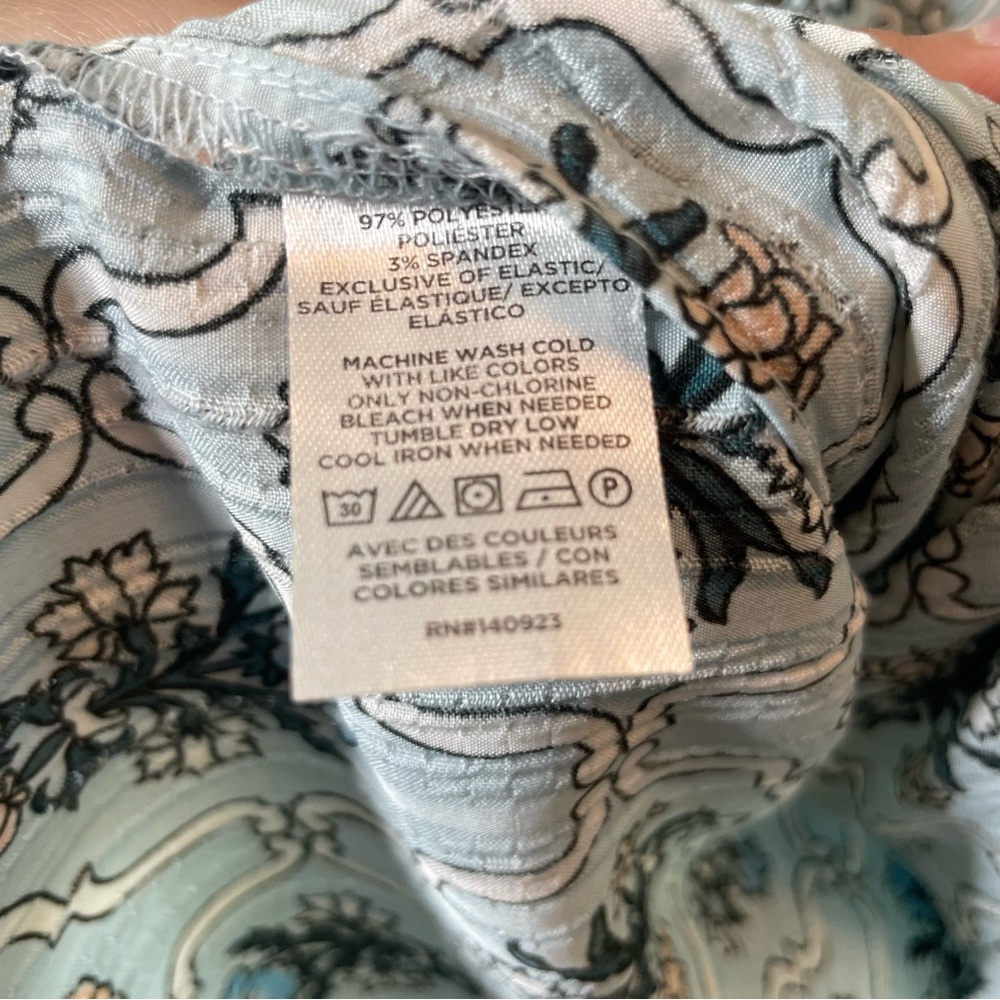 Loft Women’s Light Blue Flutter Sleeve Top size small - Picture 6 of 9